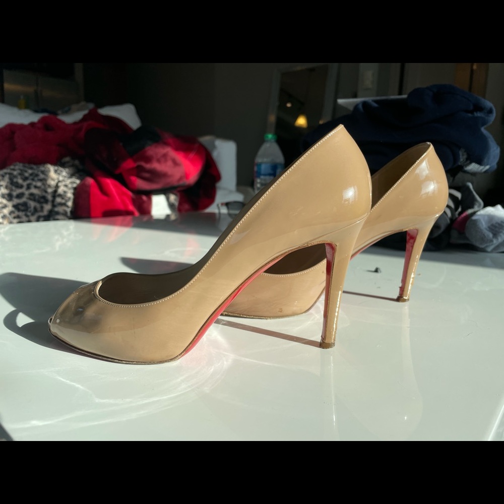 Christian Louboutin yootish nude patent peep toe